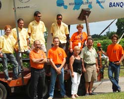 L'&eacute;quipage de la Nouvelle Cal&eacute;donie en compagnie Mr et Mme Motut et des viticulteurs partenaire du site de vente de vin www.Les20deClaire.com